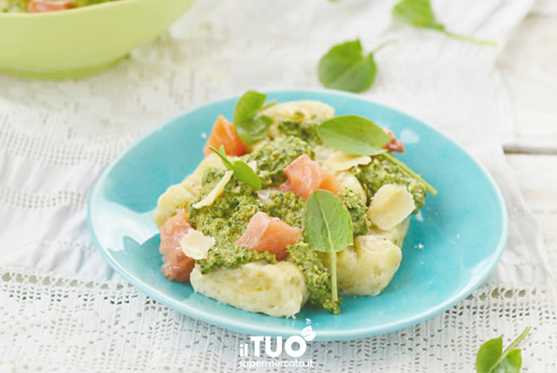 Pasta con salmone e pesto alla genovese: i sapori della tradizione!